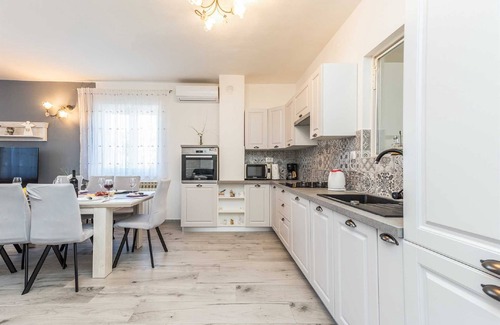 Smilcic Villa | Holiday home Tower with private pool, sauna and quads
