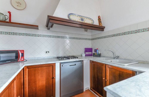 Lacona House | Holiday Home 'Trilocale Lavanda A Lacona' with Sea View, Shared Pool and Wi-Fi