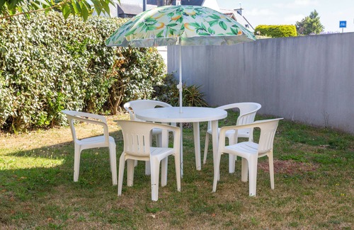 Trevignon House | Holiday Home 'Ty Porz Mouzic' with Sea View, Private Garden and Wi-Fi