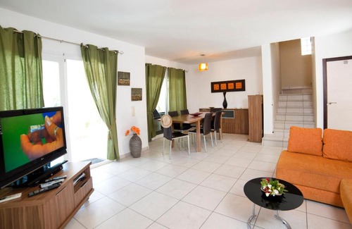 Empedrola House | Holiday Home Una by Interhome