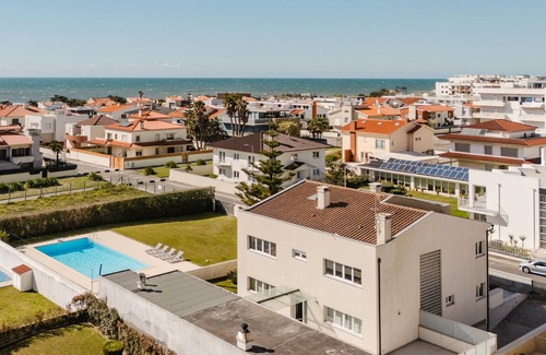 Viana do Castelo House | Holiday Home 'Viana Beach Surf House' with Sea View, Private Pool and Wi-Fi