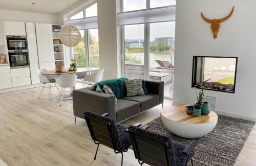Wemeldinge House | Holiday Home Vakantiehuis Ruisweg 62 by Interhome