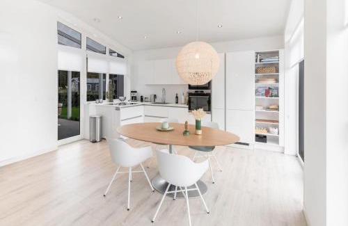 Wemeldinge House | Holiday Home Vakantiehuis Ruisweg 62 by Interhome