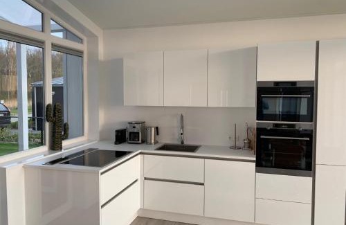 Wemeldinge House | Holiday Home Vakantiehuis Ruisweg 62 by Interhome