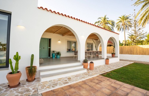 Roquetas de Mar House | Holiday Home 'Villa Taray' with Sea View, Wi-Fi and Air Conditioning