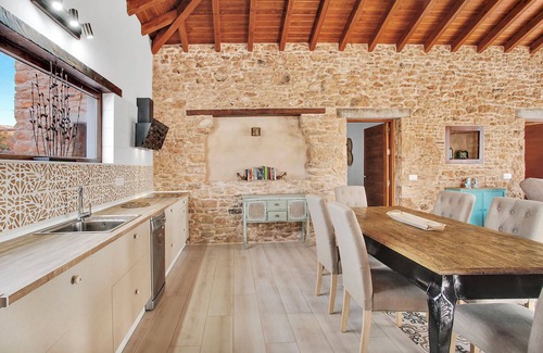 Tiscamanita Villa | Holiday Home Villa Rural Sajoná with Sea Views, Pool and Wi-Fi