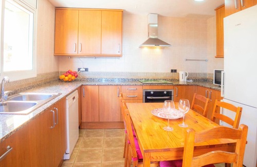 Segur de Calafell House | Holiday Home 'Villa Sunset' with Sea Views, Wi-Fi and Air Conditioning