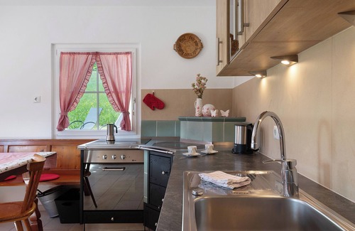 Nova Ponente House | Holiday Home 'Waldchalet Ödenhof' with Mountain View, Private Garden and Wi-Fi