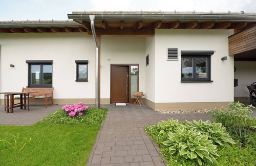 Leisel House | Holiday Home "Waldwasserhaus Leisel" with Mountain View, Private Terrace & Wi-Fi
