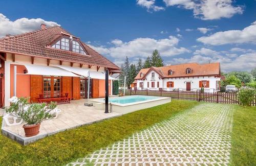 Balatonbereny House | Holiday home with outdoor pool and air conditioning