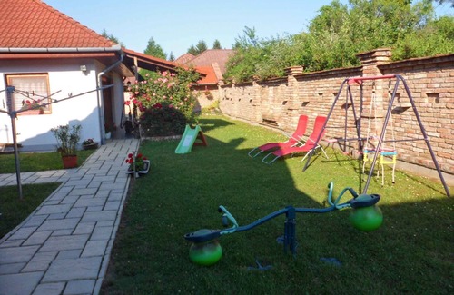 Balatonbereny House | Holiday home with pool and covered terrace