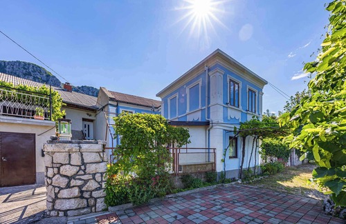 Grizane House | Holiday home with large terrace and air conditioning
