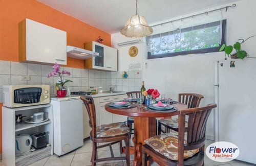 Sikici House | Holiday home with large terrace and air conditioning
