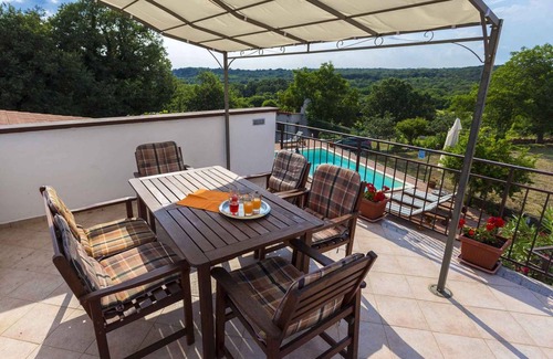 Kujici House | Holiday home with pool and air conditioning