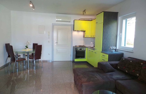 Milcetici House | Holiday home With pool 100 m from the beach