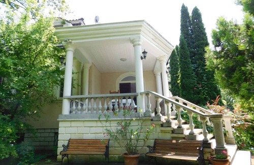 Gardony House | Holiday home with pool and WIFI