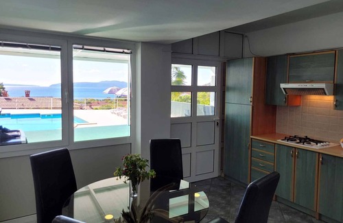 Ika House | Holiday home with sea view and pool