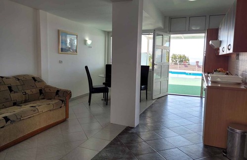 Ika House | Holiday home with sea view and pool