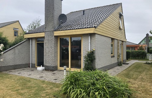 Julianadorp House | HOLIDAY HOUSE - approx. 300m to the beach - close to the playground