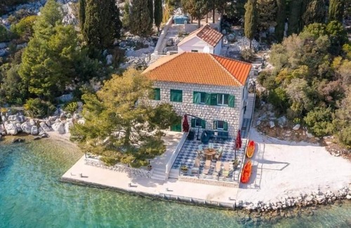 Blace House | Holiday house Blace for 1 - 10 persons with 4 bedrooms - Holiday house