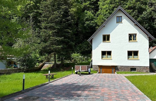 Gemund House | Holiday house Ginkgo Biloba - 6-bed cottage, shower and bath/WC, 3 bedrooms