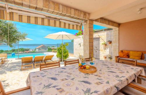 Maslenica Villa | Holiday house Gloria Patri