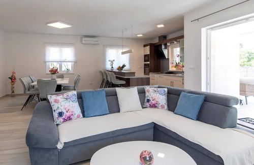 Porat House | Holiday house Malinska for 1 - 7 persons with 3 bedrooms - Holiday home