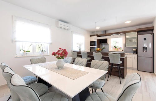 Porat House | Holiday house Malinska for 1 - 7 persons with 3 bedrooms - Holiday home