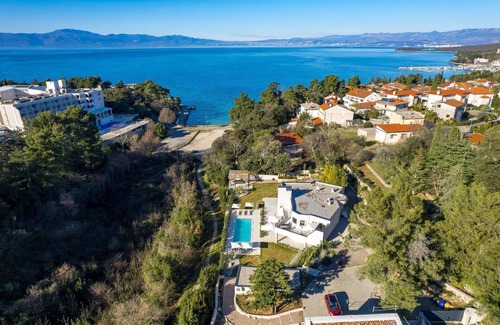 Milcetici House | Holiday house Malinska for 1 - 12 persons with 6 bedrooms - Holiday home