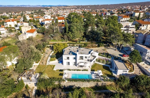 Milcetici House | Holiday house Malinska for 1 - 12 persons with 6 bedrooms - Holiday home