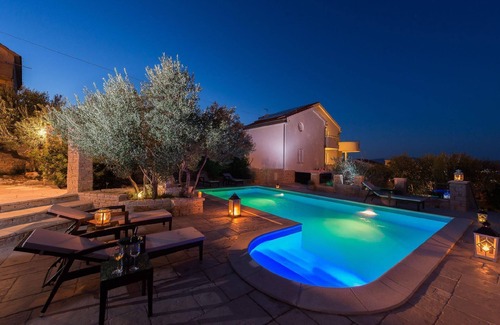 Susica House | Holiday house Murter (Ort) for 1 - 22 persons with 11 bedrooms - Holiday apartment in one or multi-f