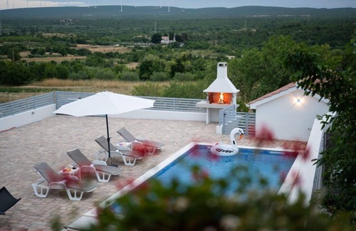 Novigrad House | Holiday house Novigrad for 1 - 6 persons with 3 bedrooms - Holiday home
