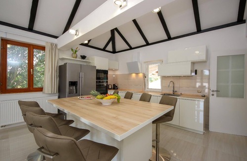 Pokrovnik House | Holiday house Pokrovnik for 1 - 8 persons with 3 bedrooms - Holiday house
