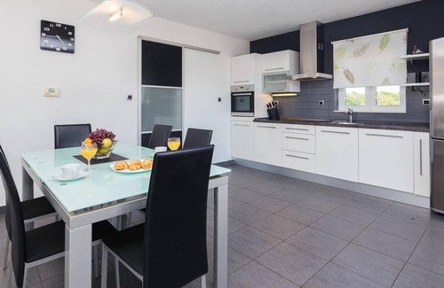 Drnis House | Holiday house Siritovci for 6 persons with 3 bedrooms - Holiday home