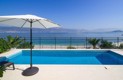 Slatine House | Holiday house Slatine for 1 - 12 persons with 6 bedrooms - Holiday home