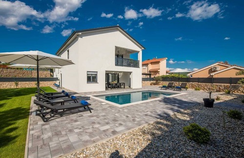 Kornic Villa | Holiday house TARA & LANA II with heated pool