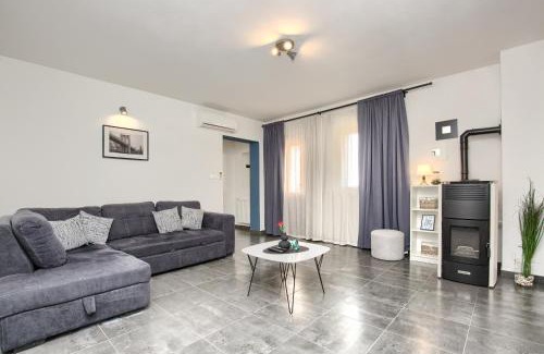 Loborika House | Holiday House Ulika near Pula - Pet Friendly