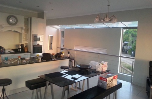 Cape Peninsula House | Holiday in style in Cape Towns most sought after Consevation Village.