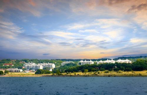 Canyon Lake Apartment | Holiday Inn Club Vacations Hill Country Resort