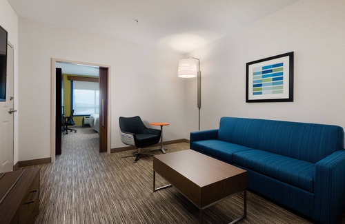 Grande Prairie Hotel | Holiday Inn Express & Suites Grande Prairie by IHG