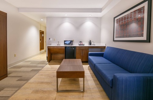 Gatlinburg Hotel | Holiday Inn Express Gatlinburg Downtown by IHG
