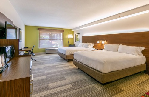 Gatlinburg Hotel | Holiday Inn Express Gatlinburg Downtown by IHG