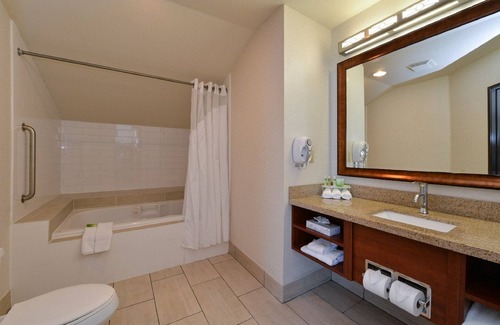 Northwest Berkeley Hotel | Holiday Inn Express Hotel & Suites Berkeley, an IHG Hotel