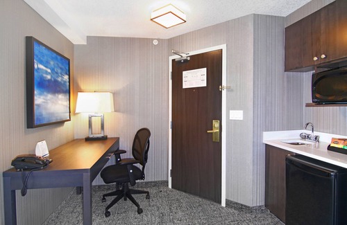 Downtown West End Hotel | Holiday Inn Express Hotel & Suites Calgary by IHG