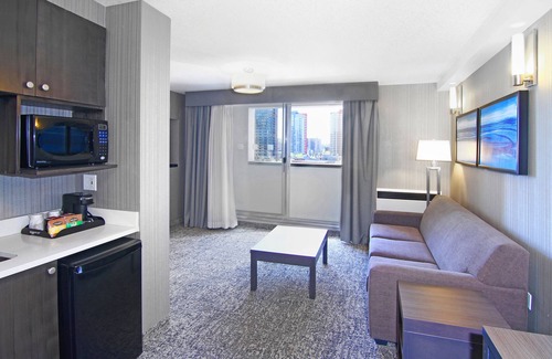 Downtown West End Hotel | Holiday Inn Express Hotel & Suites Calgary by IHG