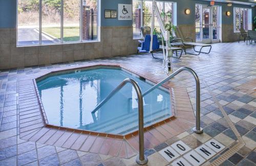 Champaign Hotel | Holiday Inn Express Hotel & Suites Urbana-Champaign-U of I Area by IHG