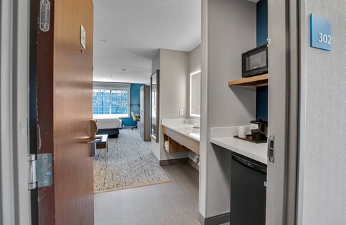 Hayden Island Hotel | Holiday Inn Express Hotel & Suites Portland-Jantzen Beach by IHG
