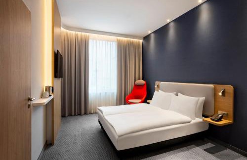 Neuhausen - Nymphenburg Hotel | Holiday Inn Express Munich City West by IHG