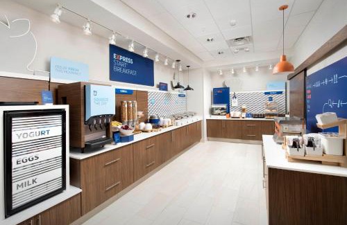 Summit Station Hotel | Holiday Inn Express & Suites Columbus - New Albany by IHG