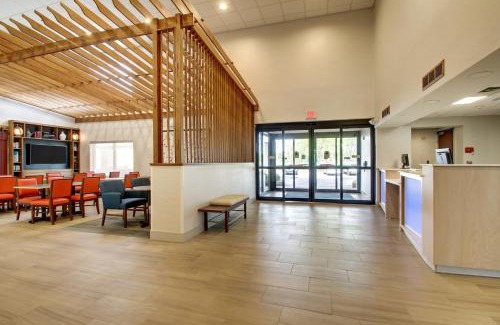 Aurora Hotel | Holiday Inn Express & Suites Aurora - Naperville by IHG